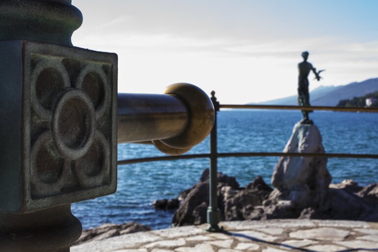 Scenic walking tour to Lovran and back